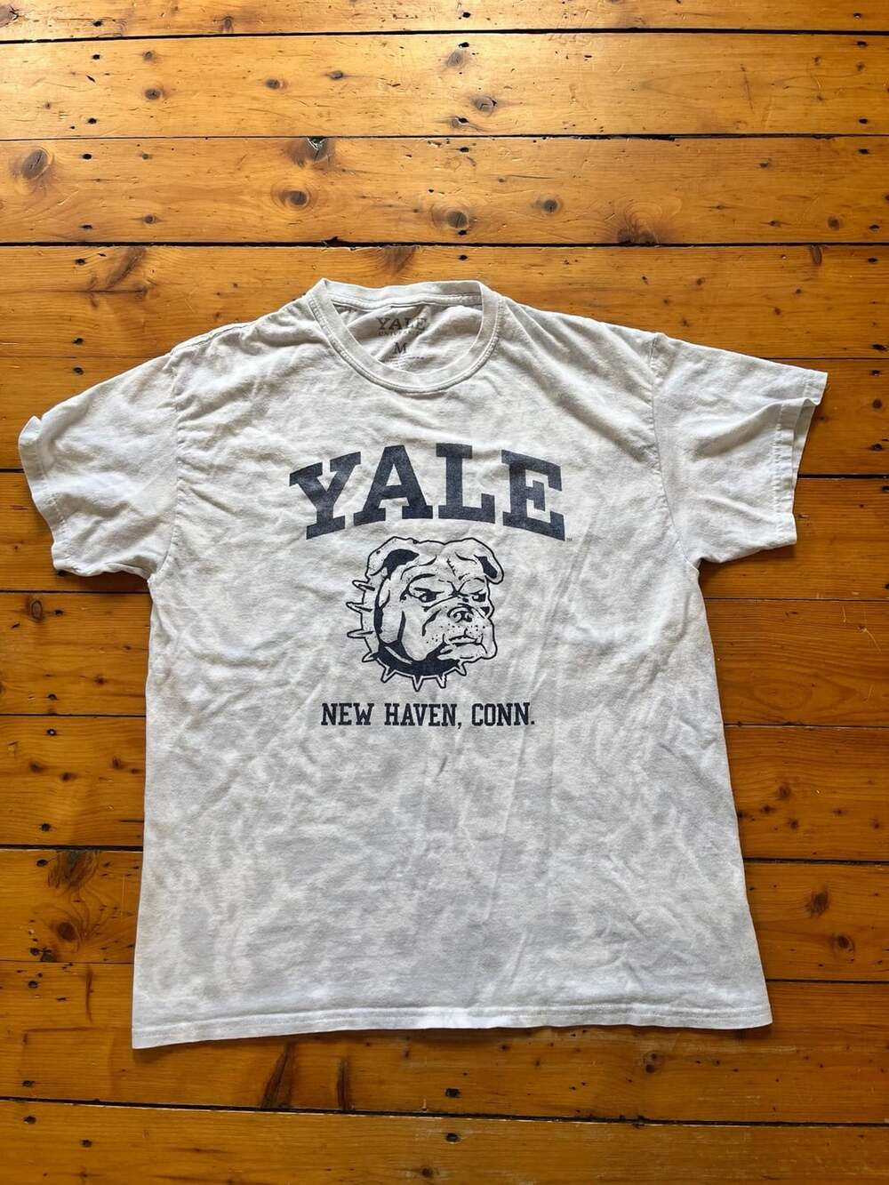 Yale University Bulldogs Happy Handsome Dan Graphic T-Shirt Medium